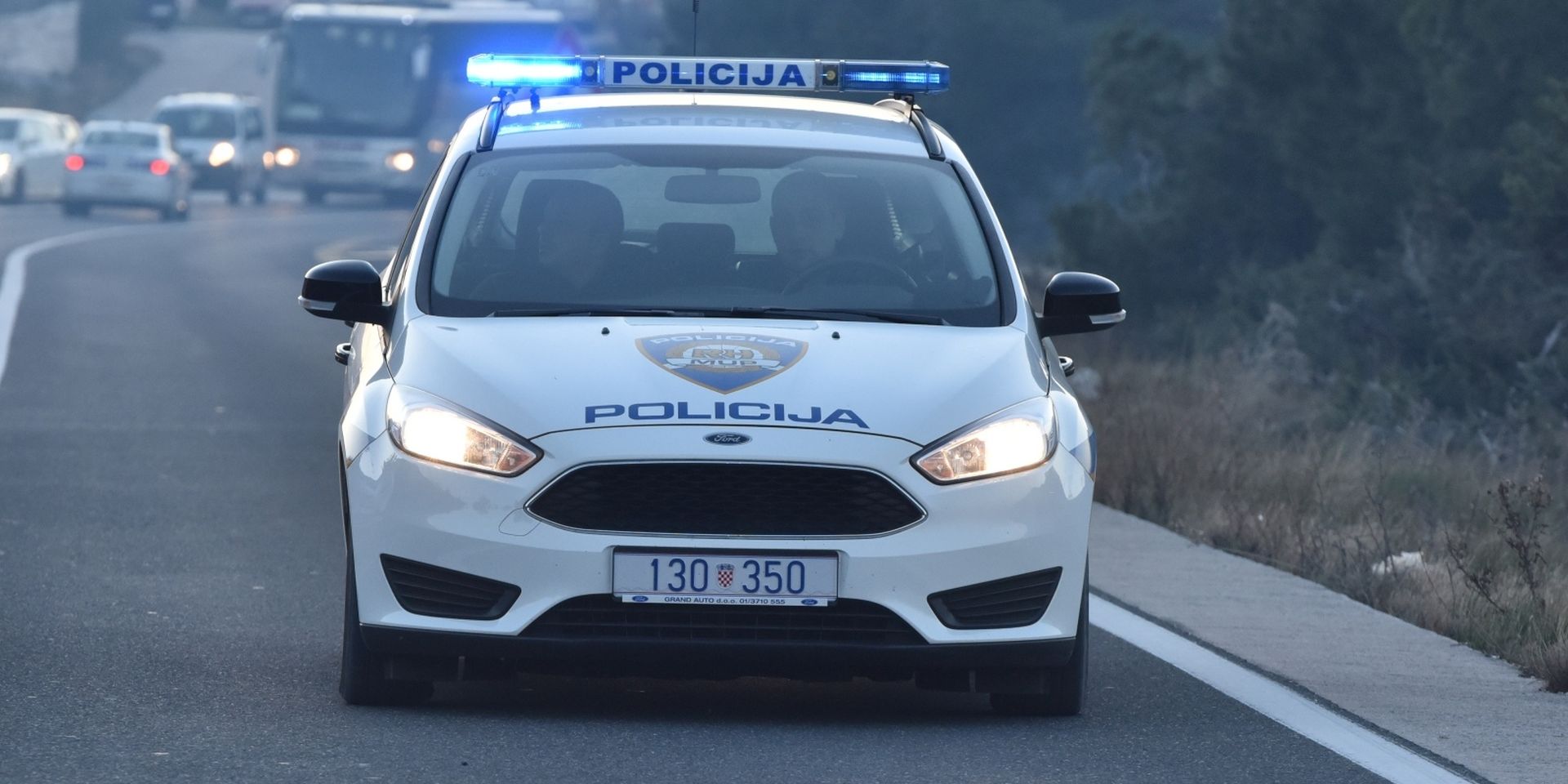 Veliki požar kod mjesta Grebaštica zatvorio jadransku magistralu 23.02.2019., Grebastica - Zbog jake bure doslo je do velikog pozara kod mjesta Grebastica, pa je zatvorena jadranska magistrala. Photo: Hrvoje Jelavic/PIXSELL
