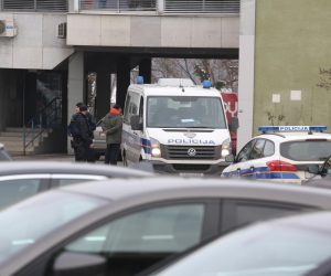 25.01.2019., Klinika za plucne bolest Jordanovac, Zagreb - Danas, oko 10.15 sati temeljem dojave iz bolnice na Jordanovcu da vise osoba stvara nered i napada medicinsko osoblje, na mjesto dogadjaja upuceni su policijski sluzbenici.
Dolaskom policijskih sluzbenika u prostor bolnice, s ciljem smirivanja situacije i sprjecavanja daljnjih protupravnih ponasanja na stetu strucnog osoblja bolnice, policijski su sluzbenici uporabili sredstva prisile nad nekoliko tamo zatecenih osoba. 
Photo: Matija Habljak/PIXSELL