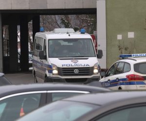 25.01.2019., Klinika za plucne bolest Jordanovac, Zagreb - Danas, oko 10.15 sati temeljem dojave iz bolnice na Jordanovcu da vise osoba stvara nered i napada medicinsko osoblje, na mjesto dogadjaja upuceni su policijski sluzbenici.
Dolaskom policijskih sluzbenika u prostor bolnice, s ciljem smirivanja situacije i sprjecavanja daljnjih protupravnih ponasanja na stetu strucnog osoblja bolnice, policijski su sluzbenici uporabili sredstva prisile nad nekoliko tamo zatecenih osoba. 
Photo: Matija Habljak/PIXSELL