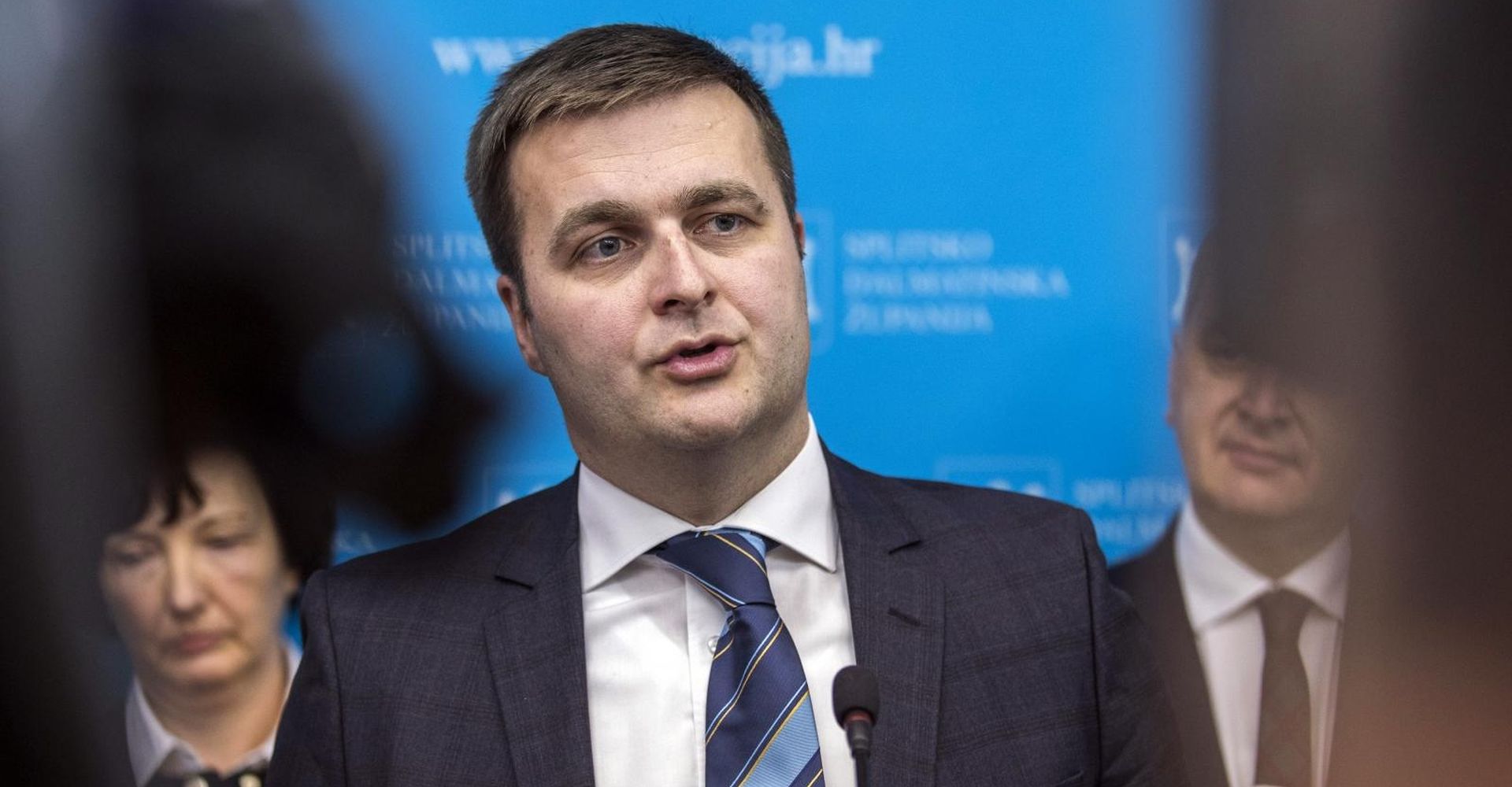 Split: Ministar Ćorić i župan Boban potpisali ugovor o financiranju Lećevice  25.01.2019., Split - Ministar zastite okolisa i energetike Tomislav Coric i zupan Blazenko Boban u zgradi Zupanije potpisali ugovor o financiranju Lecevice.

Photo: Miranda Cikotic/PIXSELL