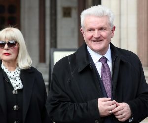 25.10.2018., London - Ivica Todoric nakon odluke o izrucenju Hrvatskoj na Visokom sudu Royal Courts of Justice napustio je sud u pratnji supruge Vesne i odvjetnice Cherie Blair te dao kratku izjavu okupljenim medijima. 

Photo: Goran Stanzl/PIXSELL