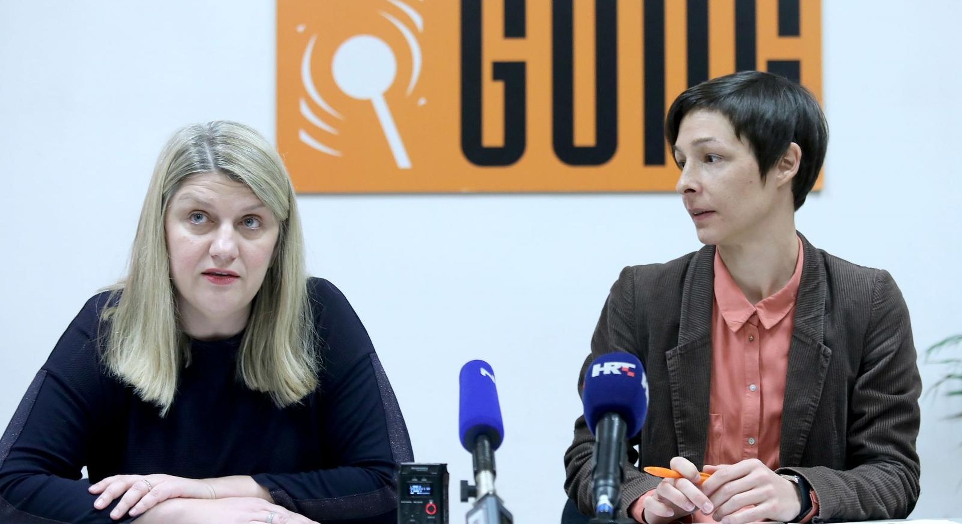 Zagreb: GONG traži povlačenje antikorupcijskog natječaja Europskog socijalnog fonda 28.01.2019., Zagreb - Konferencija za medije u GONG-u "Kako ici u borbu protiv korupcije s Milanom Bandicem?" Traze povlacenje 85 milijuna kuna vrijednog antikorupcijskog natjecaja Europskog socijalnog fonda koji bi financirao udruge koje ako zele prijaviti projekt prvo moraju dobiti zeleno svjetlo od celnika grada. Oriana Ivkovic Novokment, Jelena Berkovic. 

Photo: Patrik Macek/PIXSELL