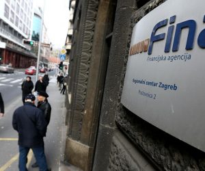 28.11.2015., Zagreb - Financijska agencija ili FINA jedna je od najvecih hrvatskih tvrtki, a bavi se obavljanjem transakcija u platnom prometu, prijevozom gotova novca, pruzanjem poslovnih informacija i elektronickih servisa. Photo: Zeljko Lukunic/PIXSELL