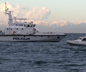 29.12.2017., Savudrija - Ribari i policija na moru uz granicu sa Slovenijom. 
Photo: Goran Kovacic/PIXSELL