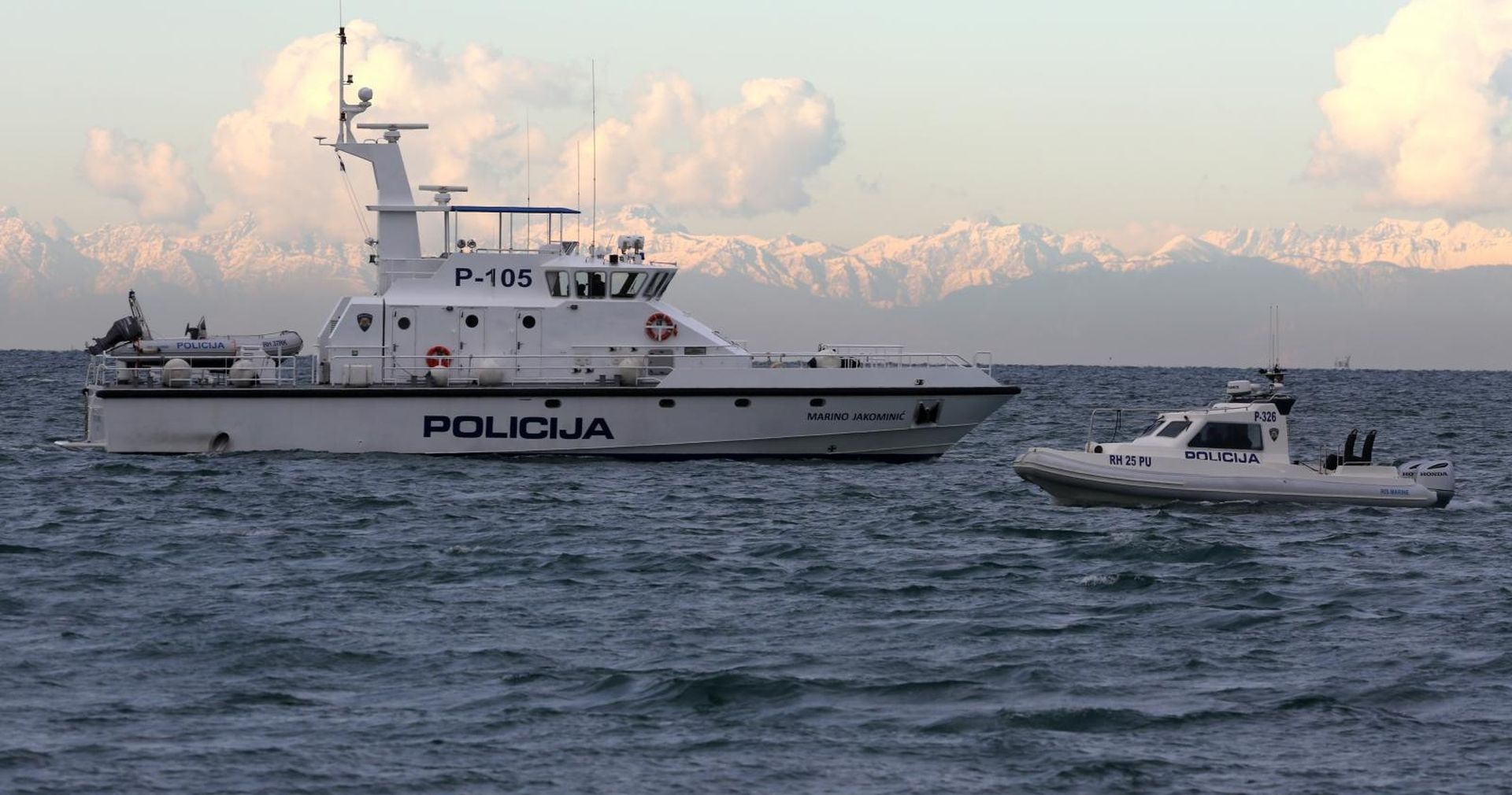 29.12.2017., Savudrija - Ribari i policija na moru uz granicu sa Slovenijom. 
Photo: Goran Kovacic/PIXSELL