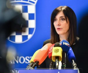 Zagreb: Ministrica Divjak na izvanrednoj konferenciji o lažnim diplomama 31.01.2019., Zagreb-  Ministrica znanosti i obrazovanja  Blazenka Divjak odrzala je izvanrednu konferenciju za medije povodom otkrica dvije lazne diplome.
Photo: Sandra Simunovic/PIXSELL