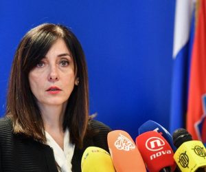 Zagreb: Ministrica Divjak na izvanrednoj konferenciji o lažnim diplomama 31.01.2019., Zagreb-  Ministrica znanosti i obrazovanja  Blazenka Divjak odrzala je izvanrednu konferenciju za medije povodom otkrica dvije lazne diplome.
Photo: Sandra Simunovic/PIXSELL