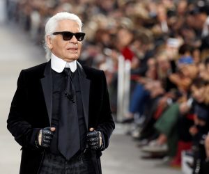 FILE PHOTO -  German designer Karl Lagerfeld appears at the end of his Spring/Summer 2014 women's ready-to-wear fashion show for French fashion house Chanel during Paris fashion week FILE PHOTO -  German designer Karl Lagerfeld appears at the end of his Spring/Summer 2014 women's ready-to-wear fashion show for French fashion house Chanel during Paris fashion week October 1, 2013. REUTERS/Benoit Tessier/File Photo Benoit Tessier