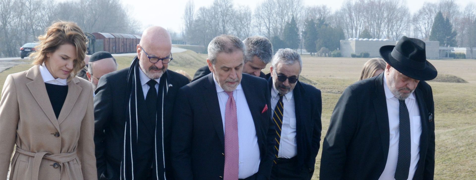 Bandić sa suradnicima posjetio Spomen-područje Jasenovac i romsko groblje Uštica  20.02.2019., Jasenovac, Ustica - Zagrebacki gradonacelnik Milan Bandic sa suradnicima je posjetio Spomen-podrucje Jasenovac i romsko groblje Ustica. Uz zagrebacko izaslanstvo Jasenovac su posjetili i rabin Zidovske vjerske zajednice BET Israel Kotel Da-Don, izvrsna direktorica Festivala tolerancije Natasa Popovic te veleposlanik Izraela u Republici Hrvatskoj NJ.E. Ilan Mor. Photo: Nikola Cutuk/PIXSELL