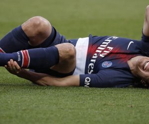 epa07356115 Paris Saint Germain's Edinson Cavani reacts during the French Ligue 1 soccer match between Paris Saint-Germain (PSG) and Girondins of Bordeaux  in Paris, France, 09 February 2019.  EPA/CHRISTOPHE PETIT TESSON