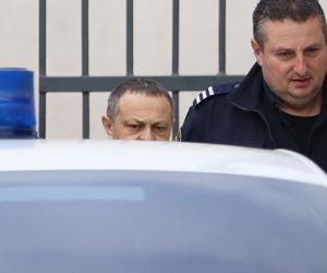 Osijek 13.02.2019. - Franjo Varga i Bla Curiæ, osumnjièeni u aferi SMS, dovedeni su iz istranog zatvora na ponovno ispitivenje u osjeèki USKOK. Na slici Bla Curiæ (L).
foto HINA/ ua