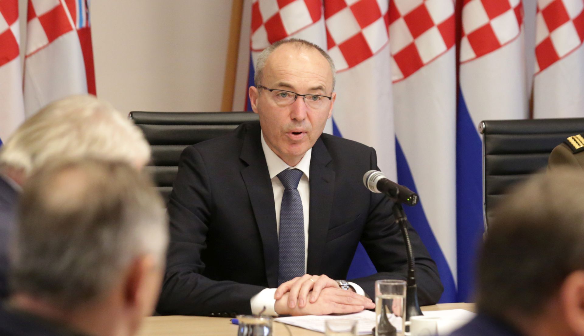 Zagreb, 07.02.2019 - Prezentacija Plana nabave Ministarstva obrane RH za 2019. godinu s osvrtom na realizaciju Plana nabave u 2018. godini. Na fotografiji Damir Krstičević, Mirko Šundov. Foto HINA/ Daniel KASAP/ dkas