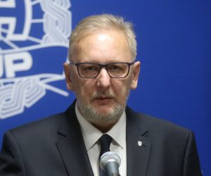 Zagreb, 28.01.2019 - Ministar unutarnjih poslova RH Davor Boinoviæ odrao je sastanak s Gillesom de Kerchovom, koordinatorom Europske unije za borbu protiv terorizma, nakon kojeg su dali izjave za medije. Na fotografiji Davor Boinoviæ.
foto HINA / Denis CERIÆ /dc