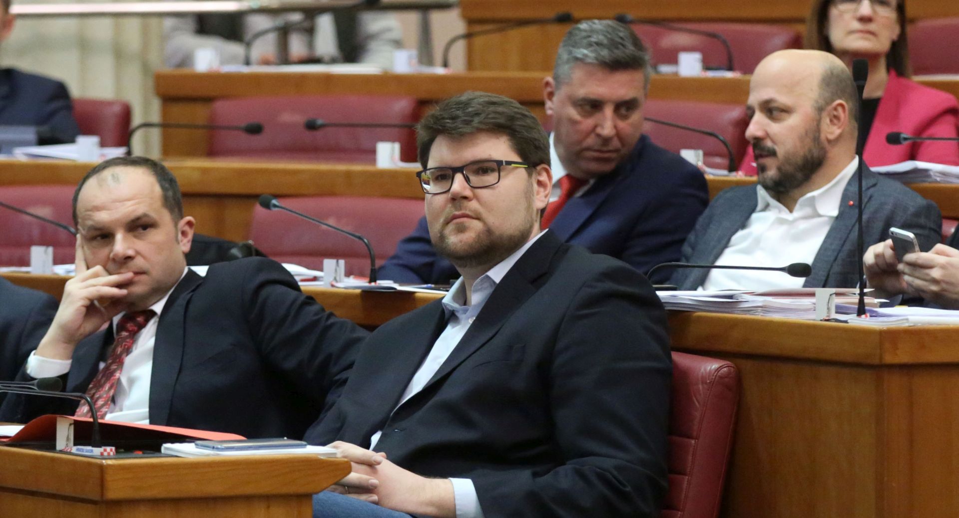 Zagreb, 14.02.2019 - Interpelacija o radu Vlade RH radi postupanja Vlade RH vezanih uz nabavku eskadrile vienamjenskih borbenih aviona, podnositelji su 16 zastupnika u Hrvatskom saboru. Na fotografiji Predrag Matiæ, Sinia Hajda Donèiæ, Peða Grbin, Gordan Maras, Arsen Bauk, Davor Bernardiæ.
foto HINA / Denis CERIÆ /dc