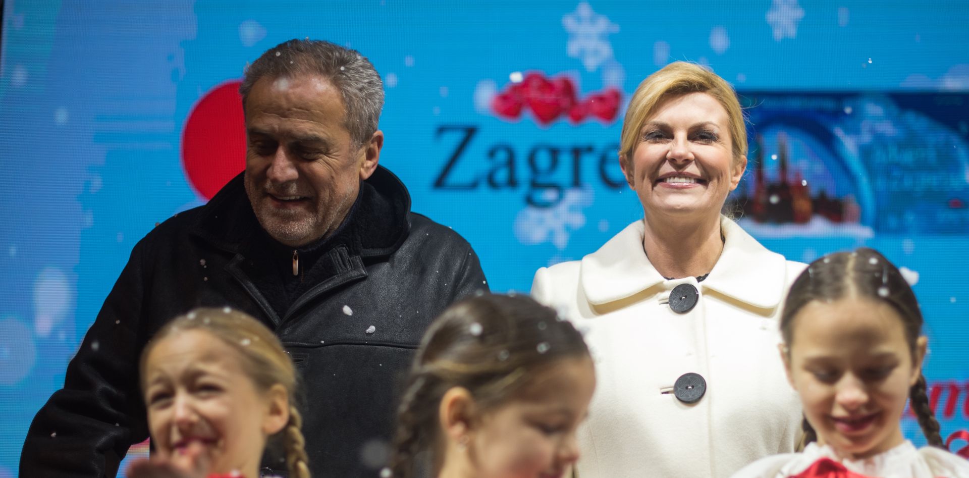 01.12.2018., Zagreb - Paljenje prve adventske svijece na vijencu oko Mandusevca na Trgu bana Jelacica. Predsjednica RH Kolinda Grabar-Kitarovic, gradonacelnik Milan Bandic. Photo: Ivan Buvinic/PIXSELL