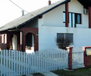 Palovec: Jutro nakon šokantnog otkrića tijela u zamrzivaču skrivanog od 2000. 17.02.2019., Palovec - Jutro u medjimurskom mjestu nakon stravicnog otkrica u okruzenju obiteljske kuce gdje je jucer pronadjeno mrtvo tijelo nepoznate osobe u zamrzivacu. Photo: Sanjin Strukic/PIXSELL