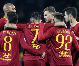 epa07391301 Roma's Lorenzo Pellegrini (C) jubilates with his teammates after scoring the goal during the Italian Serie A soccer match Frosinone Calcio vs AS Roma at the Benito Stirpe stadium in Frosinone, Italy, 23 February 2019.  EPA/FEDERICO PROIETTI