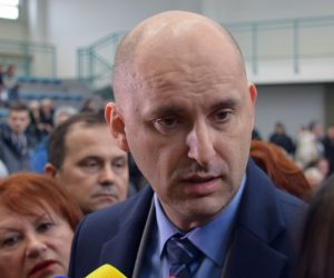 Bjelovar, 9.2.2019. - Petnaesti meðunarodni pèelarski sajam i ¹estu izlo¾bu vina i vinogradarske opreme u Gudovcu otvorio je potpredsjednik Vlade i ministar poljoprivrede Tomislav Tolu¹iæ. Na dvodnevnom pèelarskom sajmu sudjeluje 136 izlagaèa iz Hrvatske i inozemstva. Na fotografiji Tomislav Tolu¹iæ.
foto HINA/ Igor KOKORU©/ ml
