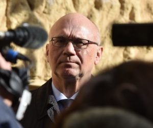 Šibenik: Izjava Tomislava Horvatinčića nakon ročišta na Općinskom sudu 16.01.2019., Sibenik - Odvjetnik Veljko Miljevic dao je izjavu medijima nakon rocista na Opcinskom sudu. Photo: Hrvoje Jelavic/PIXSELL