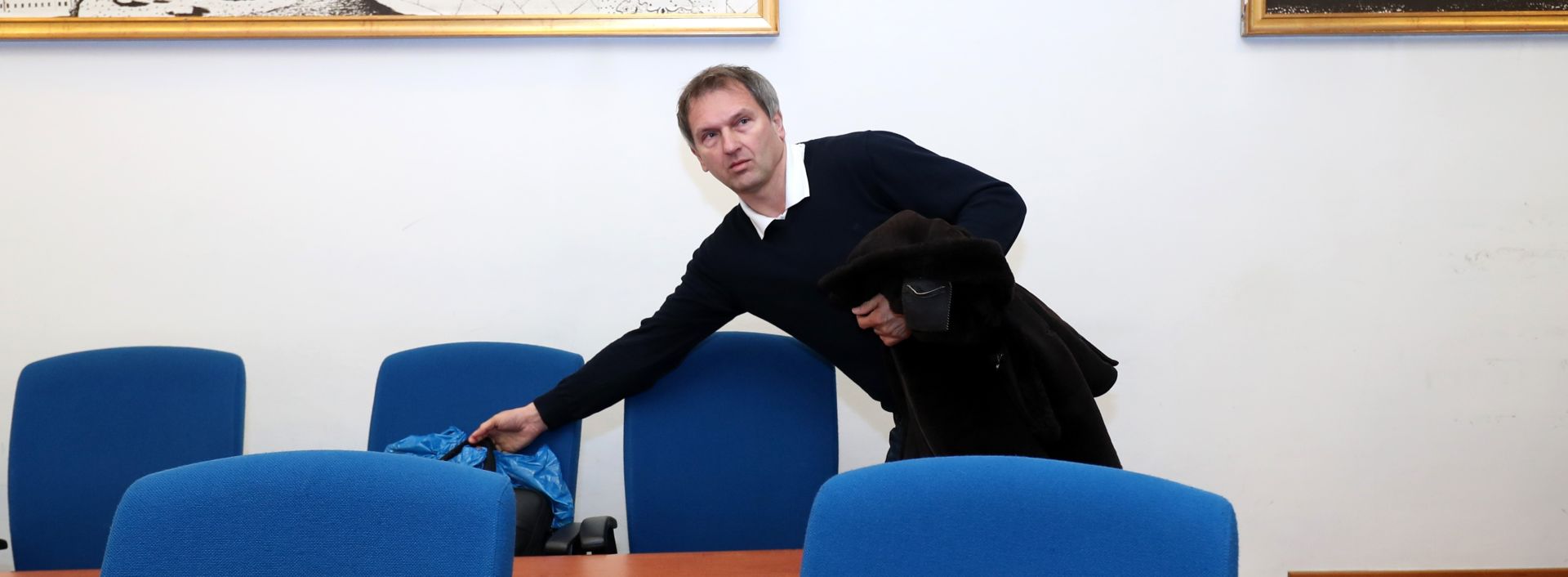 09.01.2019., Zagreb - Zupanijski sud. Kod sutkinje Maje Stampar Stipic nastavljeno je sudjenje bivsem nacelniku zagrebacke krim policije Zeljku Dolackom optuzenom za kradju iz policijskog sefa u Heinzelovoj. 

Photo: Sanjin Strukic/PIXSELL
