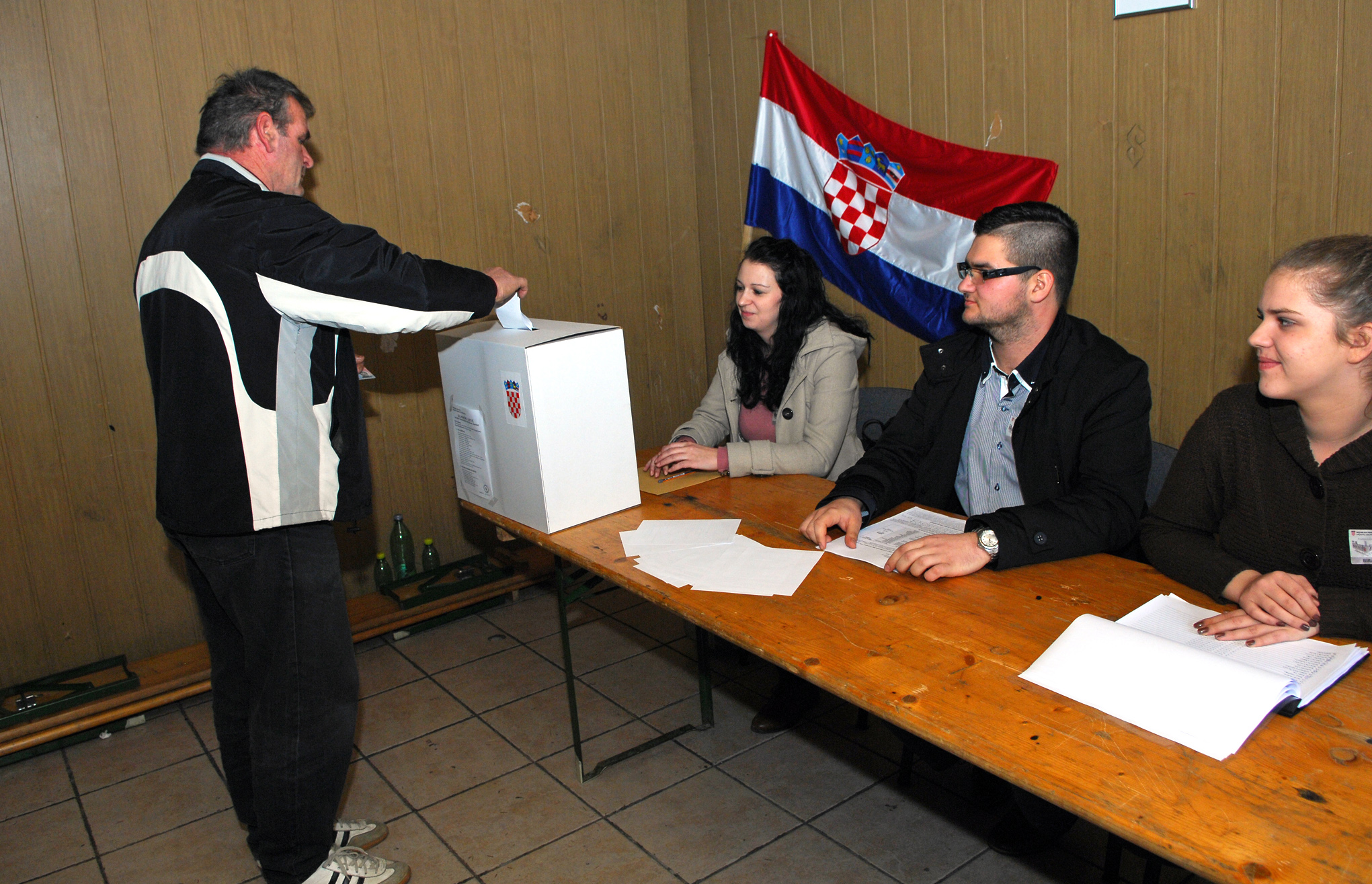 Karlovac, 18.01.2015. - Izbori za predsjednika Republike Hrvatske ponavljaju se ove nedjelje na samo jednom biraèkom mjestu u Hrvatskoj, u karlovaèkom naselju Turanj-Sajevac i nakon rezultata tog glasanja Dravno izborno povjerenstvo moæi æe proglasiti konaène i slubene rezultate predsjednièkih izbora.
foto HINA / Mladen VOLARIÆ / mm