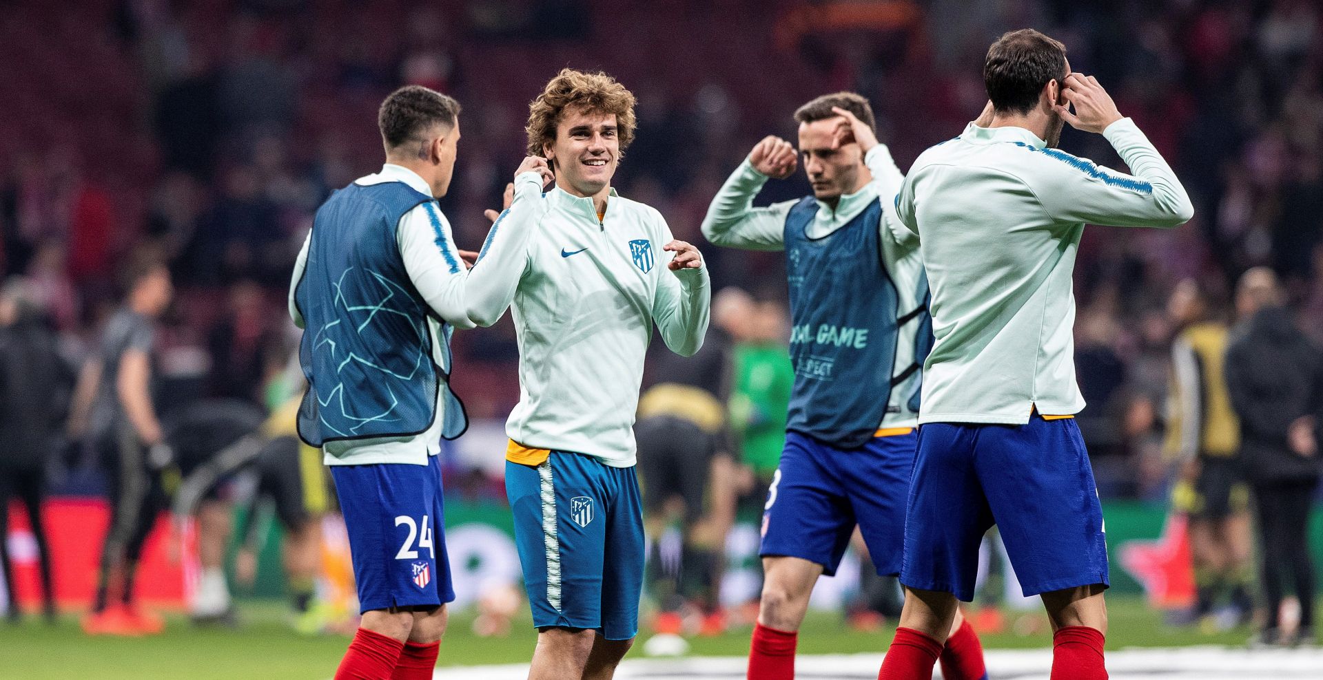 epa07383825 Atletico de Madrid's forward Antoine Griezmann (2-L) warms up at Wanda Metropolitano stadium before the UEFA Champions League round of 16 first leg match against Atletico de Madrid in Madrid, Spain, 20 February 2019.  EPA/Rodrigo Jimenez