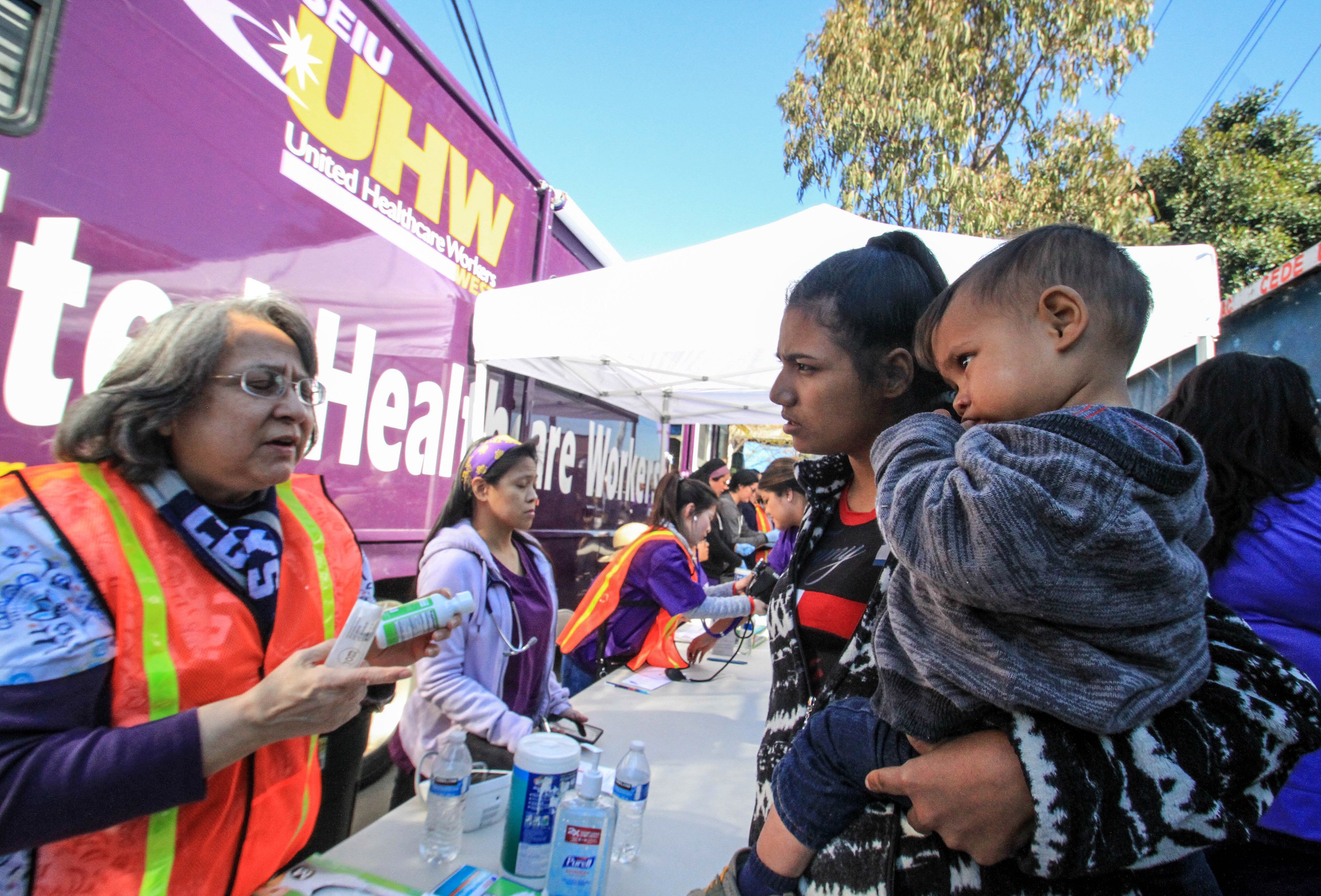 epa07391660 People of a migrant caravan are assisted by American doctors at the Youth Movement 2000 shelter in the city of Tijuana, Mexico, 23 February 2019. About one hundred doctors and more than fifty nurses arrived in Tijuana this afternoon from Los Angeles, California, with the aim of attending free of charge to the health issues faced by migrants of all nationalities who are in the city.  EPA/Joebeth Terriquez