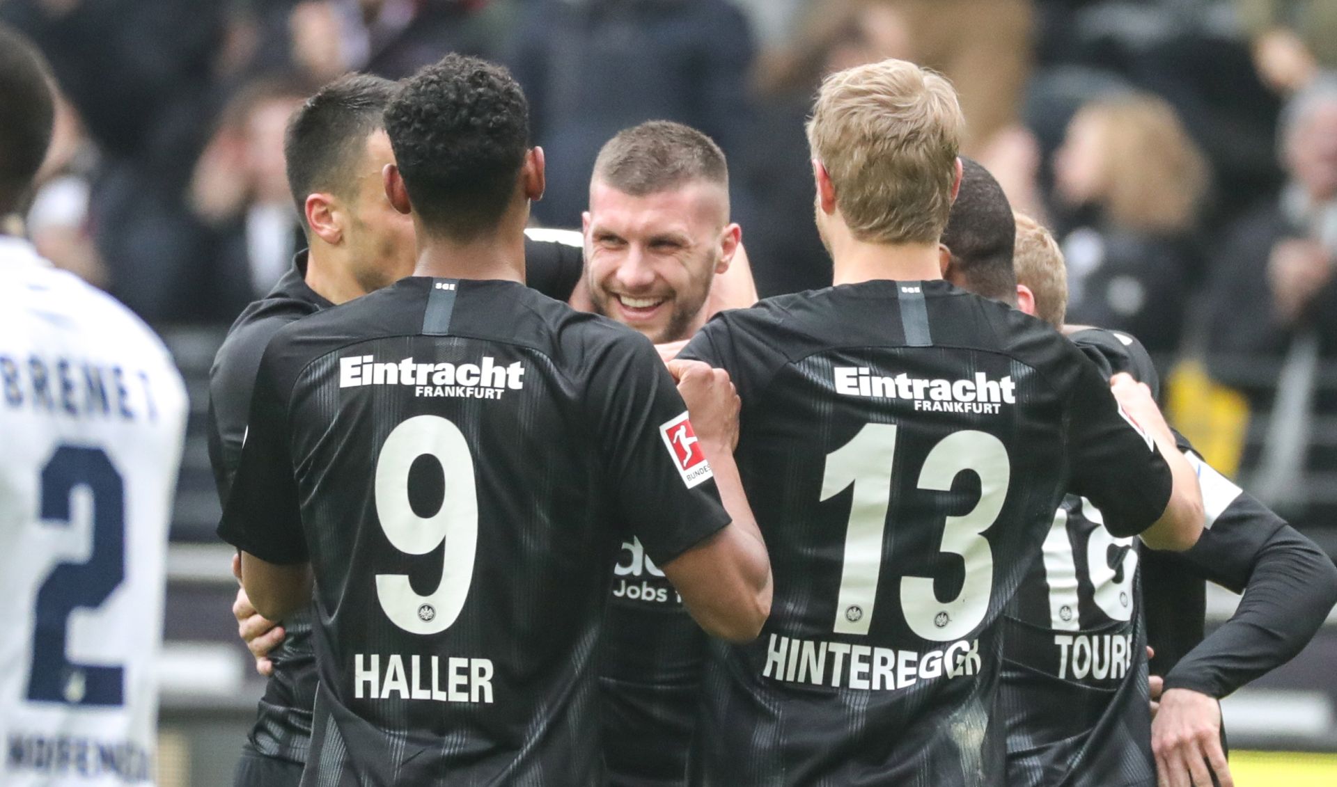 epa07408559 Frankfurt's Ante Rebic (facing) celebrates with team mates after scoring the opening goal during the German Bundesliga soccer match between Eintracht Frankfurt and TSG 1899 Hoffenheim in Frankfurt Main, Germany, 02 March 2019.  EPA/ARMANDO BABANI CONDITIONS - ATTENTION: The DFL regulations prohibit any use of photographs as image sequences and/or quasi-video