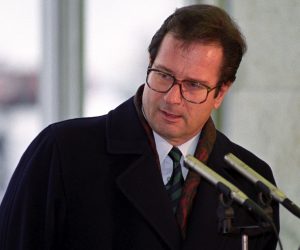 epa07414377 (FILE) - German Foreign Minister Klaus Kinkel speaks during the press conference in Moscow airport upon his arrival in Russia, 11 December 1993 (reissued 05 March 2019). Reports on 05 March 2019 state former German Foreign Minister Klaus Kinkel has died, aged 82. Kinkel was German foreign minister from 1992 to 1998 and between the years 1993 and 1995 German liberal party FDP chairman.  EPA/MLADEN ANTONOV