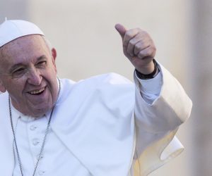 epa07416698 Pope Francis greets the faithful during the weekly general audience in Saint Peters Square, Vatican City, 06 March 2019.  EPA/ANGELO CARCONI