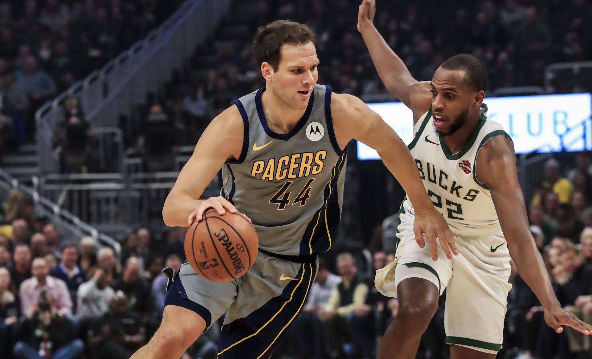 epa07421200 Indiana Pacers forward Bojan Bogdanovic of Croatia (L) drives around Milwaukee Bucks forward Khris Middleton (R) during the NBA game between the Indiana Pacers and the Milwaukee Bucks at Fiserv Forum in Milwaukee, Wisconsin, USA, 07 March 2019.  EPA/TANNEN MAURY  SHUTTERSTOCK OUT
