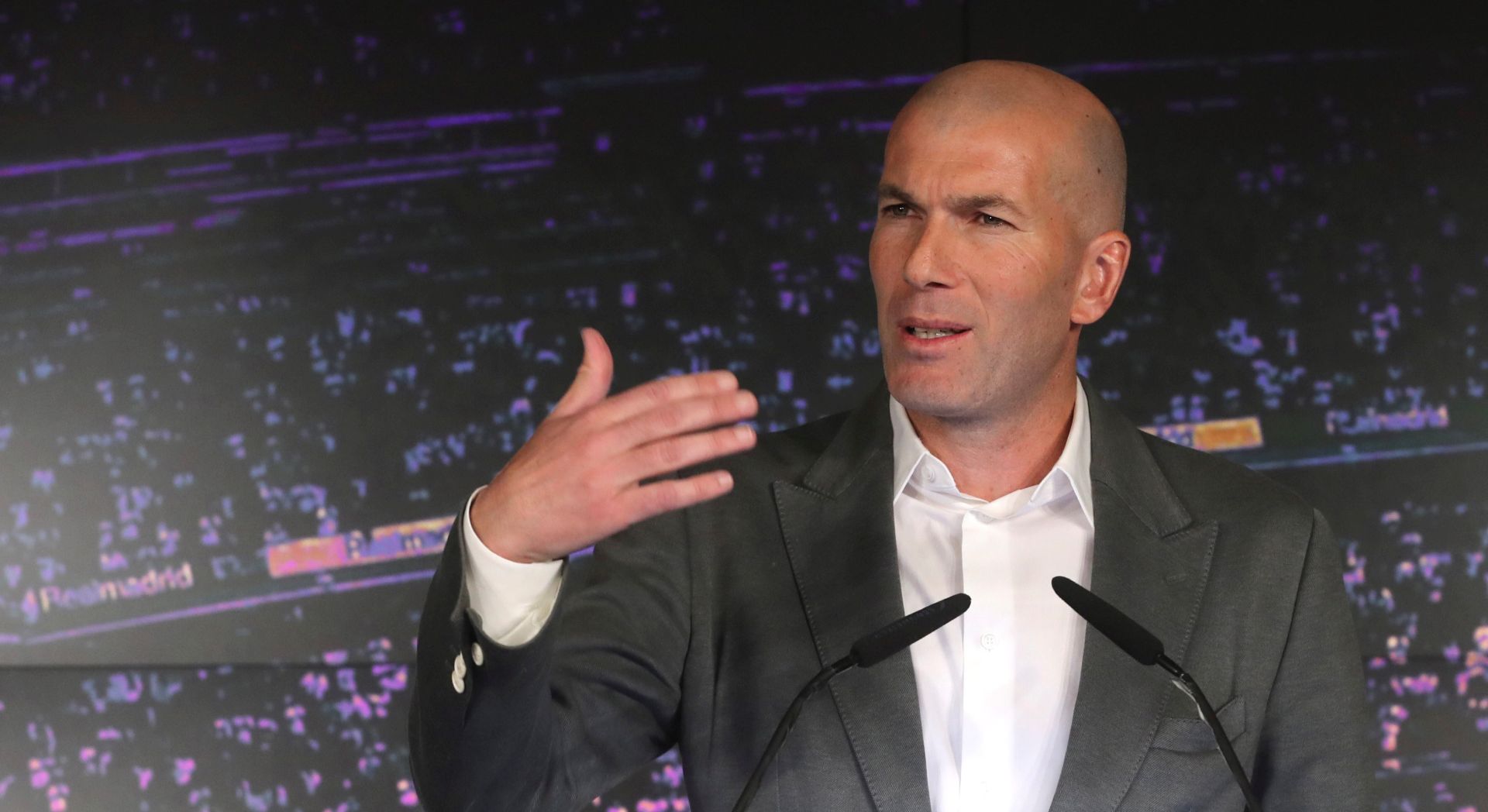 epa07429565 French Zinedine Zidane delivers a speech during his presentation as a new Real Madrid's head coach at Santiago Bernabeu stadium in Madrid, Spain, 11 March 2019. Zidane comes back to Real Madrid after 278 days and will replace Argentinian Santiago Hernan Solari and signs until 2022.  EPA/BALLESTEROS