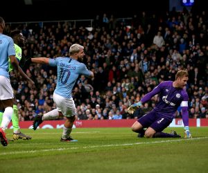 epa07432296 Manchester City's Kun Aguero (C) scores the 2-0 lead against Schalke's goalkeeper Ralf Faehrmann (R) during the UEFA Champions League round of 16 second leg soccer match between Manchester City and FC Schalke 04 at Etihad Stadium in Manchester, Britain, 12 March 2019.  EPA/NIGEL RODDIS
