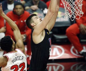 epa07441193 Los Angeles Clippers center Ivica Zubac (R) of Croatia in action during the NBA basketball game between the Los Angels Clippers and the Chicago Bulls at the Staples Center Stadium in Los Angeles, California, USA, 15 March 2019.  EPA/ETIENNE LAURENT SHUTTERSTOCK OUT