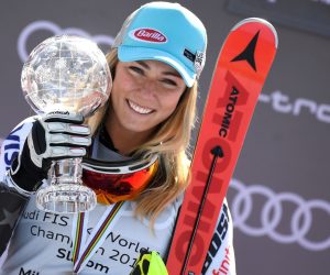 epa07442197 Mikaela Shiffrin of US celebrates on the podium  with her Women's Slalom World Cup trophy at the FIS Alpine Skiing World Cup finals in Soldeu - El Tarter, Andorra, 16 March 2019.  EPA/CHRISTIAN BRUNA