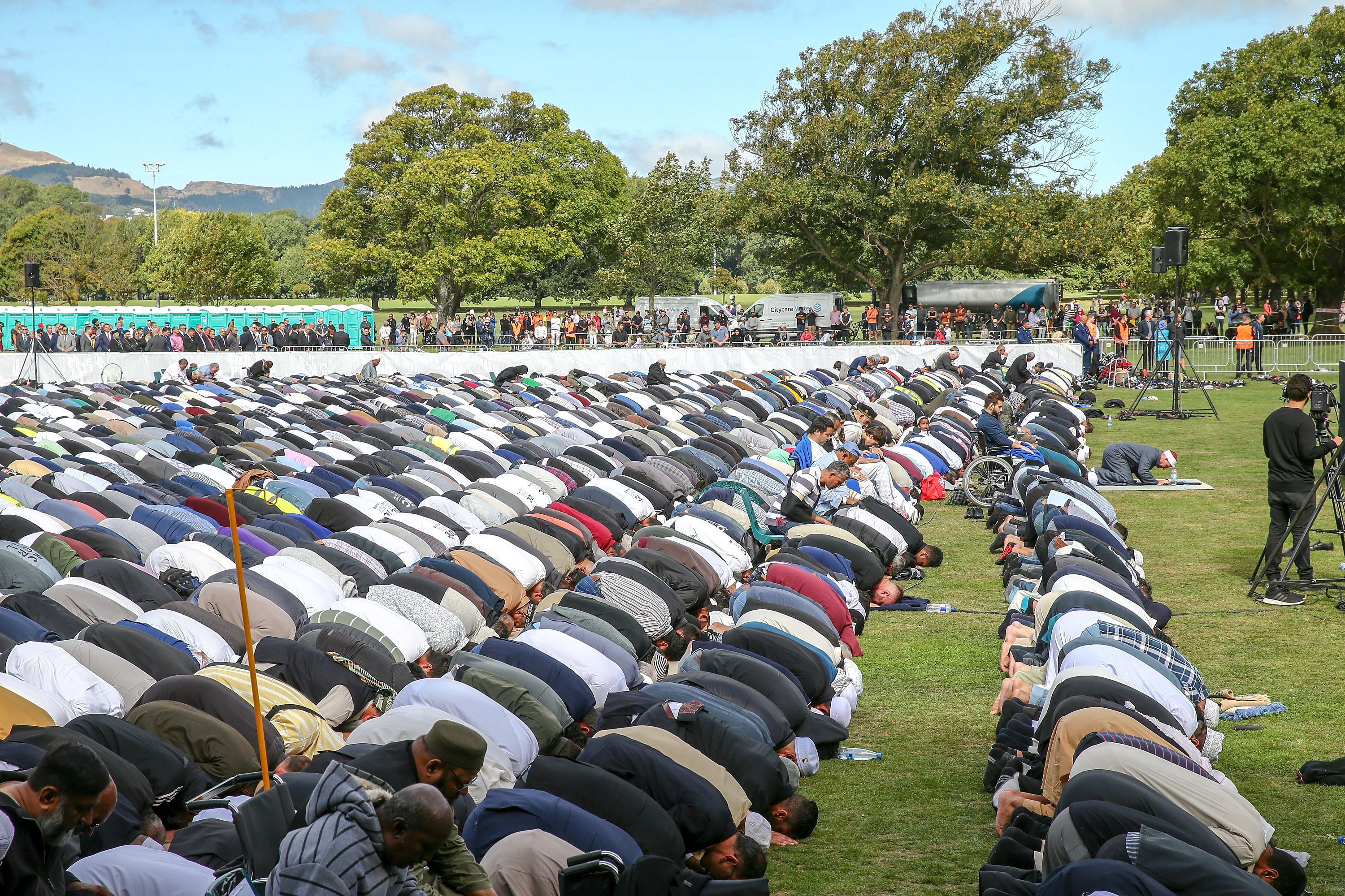 epa07454745 People attend a prayer at Hagley Park, opposite the Al Noor Mosque in Christchurch, New Zealand, 22 March 2019. New Zealand Prime Minister Jacinda Ardern announced on 21 March, that New Zealand will ban all types of military style semi-automatic weapons used in Christchurch attacks after a gunman killed 50 worshippers at the Al Noor Masjid and Linwood Masjid on 15 March.  EPA/MARTIN HUNTER AUSTRALIA AND NEW ZEALAND OUT