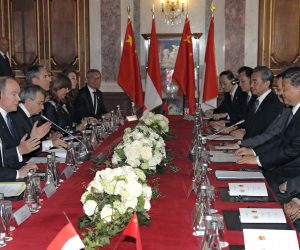 epa07460361 Prince Albert II of Monaco (2-L) and Chinese President Xi Jinping (3-R) during their meeting at the Royal Palace, Monaco, 24 March 2019. This is the first official visit of Chinese President to Monaco.  EPA/SEBASTIEN NOGIER / POOL