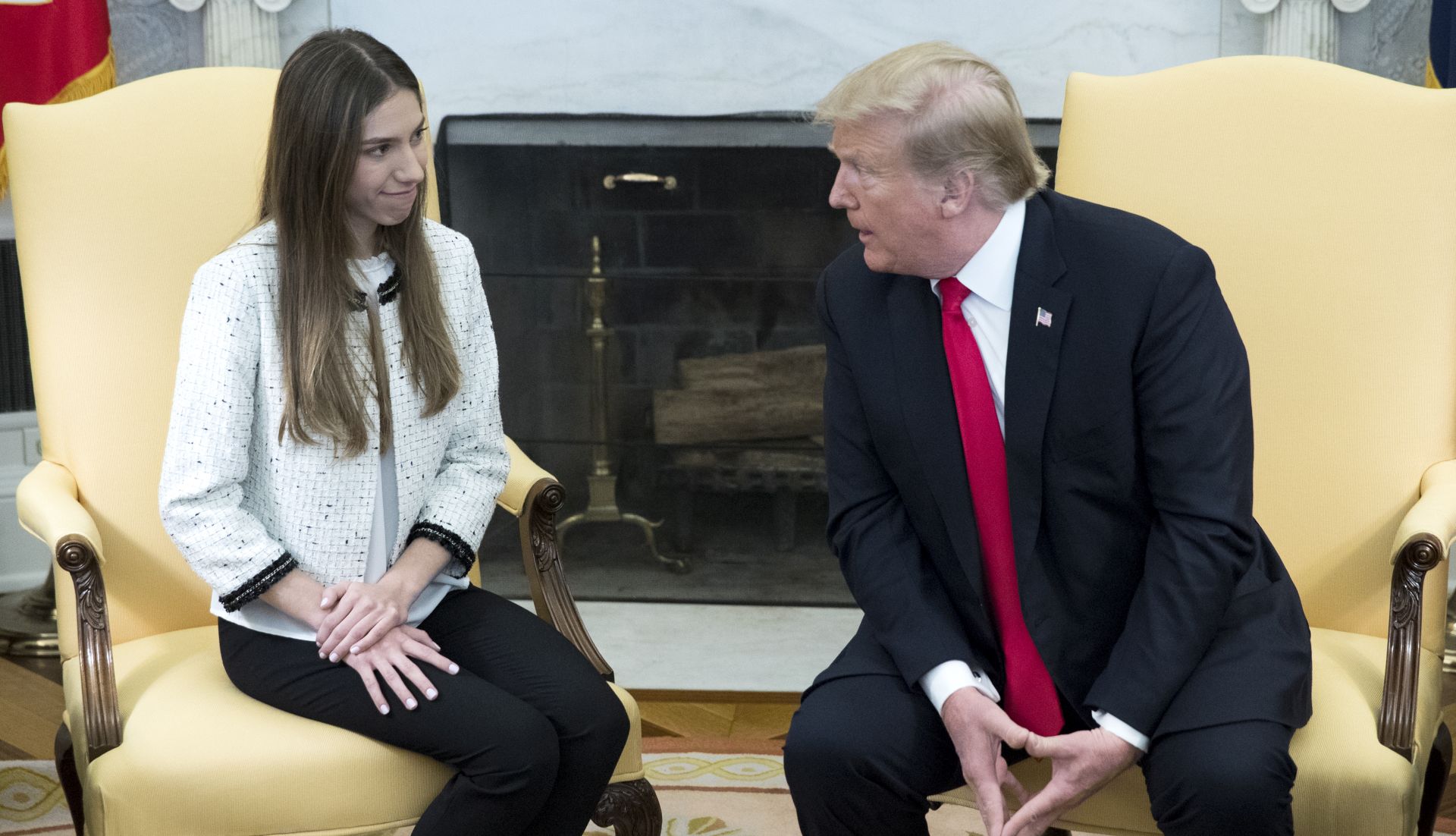 epa07467178 US President Donald J. Trump (R) meets with Fabiana Rosales (L), wife of Venezuelan opposition leader Juan Guaido; in the Oval Office of the White House in Washington, DC, USA, 27 March 2019. The US and fifty other nations support the ouster of President Nicolas Maduro, Juan Guaido.  EPA/MICHAEL REYNOLDS
