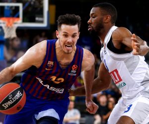 epa07469651 Barcelona Lassa's Thomas Heurtel (L) in action against Buducnost Podgorica's Norris Cole (R) during a Euroleague basketball match between Barcelona Lassa and Buducnost Podgorica at the Palau Blaugrana in Barcelona, Spain, 28 March 2019.  EPA/Enric Fontcuberta