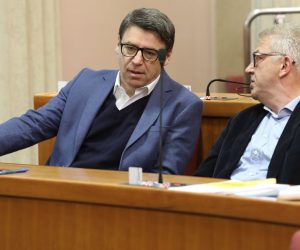 Zagreb, 29.03.2019 - Nastavak 11. sjednice Hrvatskog sabora sa temom Zakon o zemljišnim knjigama. Na fotografiji Željko Jovanović, Ranko Ostojić.
foto HINA/ Admir BULJUBAŠIĆ/ abu