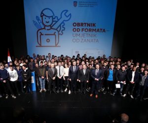 Zagreb: Dodijeljene stipendije učenicima koji se obrazuju u obrtničkim zanimanjima 05.03.2019., Muzej suvremene umjetnosti, Zagreb - Ministarstvo gospodarstva, poduzetnistva i obrta organizator je manifestacije "Obrtnik od formata - Umjetnik od zanata", u sklopu koje su dodijeljene stipendije ucenicima srednjih skola koji se obrazuju u obrtnickim zanimanjima. Darko Horvat, Andrej Plenkovic, Marko Pavic . 
Photo: Igor Soban/PIXSELL