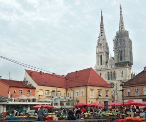 Zagreb: Penjači saniraju toranj na katedrali

 05.11.2018., Zagreb - Opasan ali ujedno i uzbudljiv posao imaju radnici koji su ukljuceni u obnovu katedrale. Nekolicina radnika osigurana sigurnosnim uzetom bavi se obnovom dijelova katedrale na velikim visinama skoro pri vrhu samog tornja. Photo: Sanjin Strukic/PIXSELL