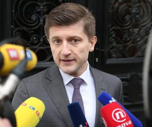 Karlovac: Izjave za medije nakon sjednice Vlade 06.12.2018., Karlovac - U Gradskom kazalistu Zorni dom odrzana je 130. sjednica Vlade. Ministar finacija Zdravko Maric.
Photo: Kristina Stedul Fabac/PIXSELL