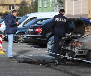 07.03.2019., Zagreb - Nocas gorjeli automobili u ulici Svetog Roka na Jakusevcu. 
Za sada iz neutvrdjenog razloga pozar je prvo izbio na osobnom automobilu marke Peugeot, a potom se prosirio na jos dva osobna vozila marke Audi i Citroen. 
Photo: Matija Habljak/PIXSELL