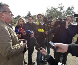 Zadar: Ravnatelj škole u kojoj je učenik žigosao učenicu dao izjavu medijima 08.02.2019., Zadar - Ravnatelj zadarske Ekonomsko birotehnicke i trgovacke skole Jozo Dragic dao je izjavu medijima nakon sto je ucenik zigosao ucenicu. Photo: Dino Stanin/PIXSELL