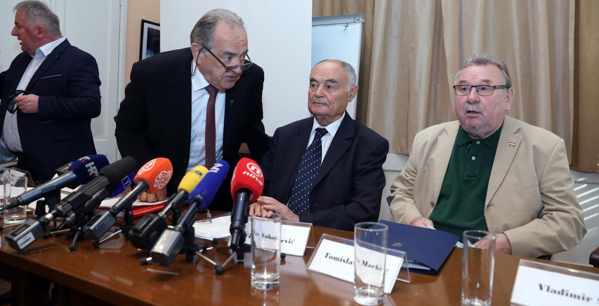 08.05.2018., Zagreb - Udruga Pocasni bleiburski vod na konferenciji za novinare izvijestila je o odrzavanju Sredisnje komemoracije na Bleiburskom polju u Austriji te su predstavili vjerski i drzavnicki protokol. Vladimir Seks, Vice Vukojevic, Ante Kutlesa . Photo: Patrik Macek/PIXSELL