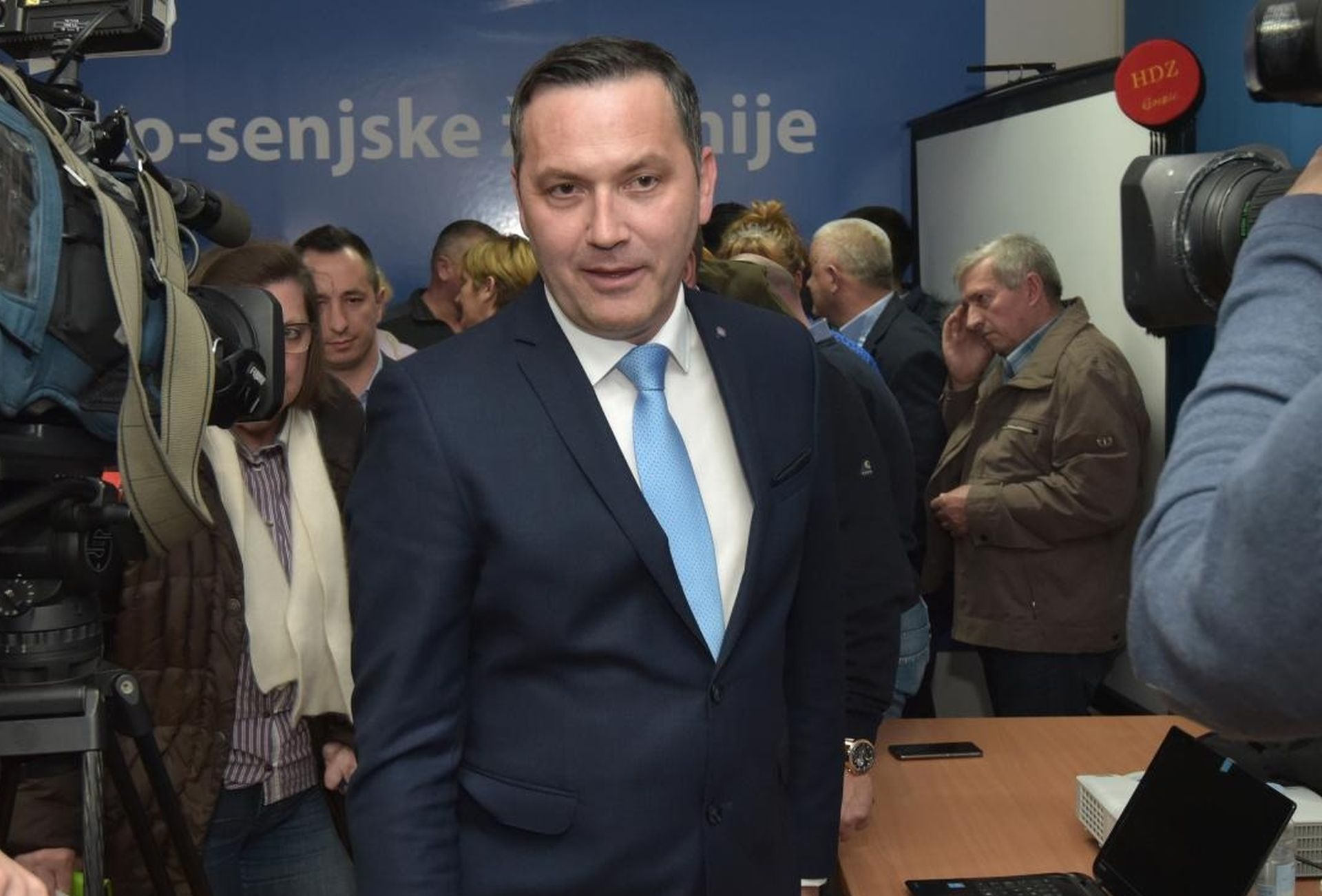 Gospić: Marijan Kustić očekuje rezultate prijevremenih izbora 10.03.2019., Gospic - Izborni stozer HDZ-a Licko - senjske zupanije. Marijan Kustic (HDZ) ocekuje sluzbene rezultate
Photo: Dino Stanin/PIXSELL