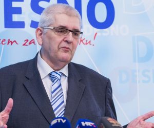 Osijek: Anto Đapić o misi na Bleiburškom polju koja se ove godine neće održati 11.03.2019., Osijek - Povodom odluke koruskog biskupa da se ove godine ne odrzi misa i komemoracija na Bleiburskom polju, stranka DESNO organizira pres konferenciju u stranackim prostorijama.Tema konferencije za medije: "Komemoracija se mora vratiti iz Bleiburga u Zagreb." Photo: Davor Javorovic/PIXSELL