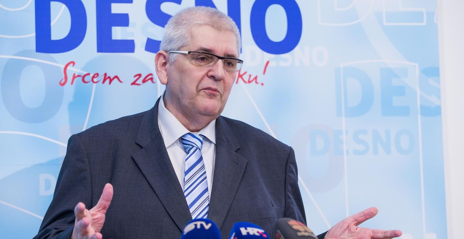 Osijek: Anto Đapić o misi na Bleiburškom polju koja se ove godine neće održati 11.03.2019., Osijek - Povodom odluke koruskog biskupa da se ove godine ne odrzi misa i komemoracija na Bleiburskom polju, stranka DESNO organizira pres konferenciju u stranackim prostorijama.Tema konferencije za medije: "Komemoracija se mora vratiti iz Bleiburga u Zagreb." Photo: Davor Javorovic/PIXSELL