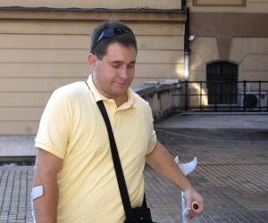 13.09.2011. Rijeka - Miroslav Maskarin u pratnji odvjetnice dolazi na raspravu na Zupanijski sud.
Photo: Goran Kovacic/PIXSELL